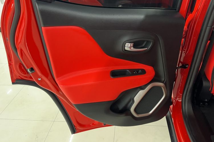 Used Jeep Renegade 2018 Connected Large Screen Version 180T Automatic High-Energy Edition Interior 6