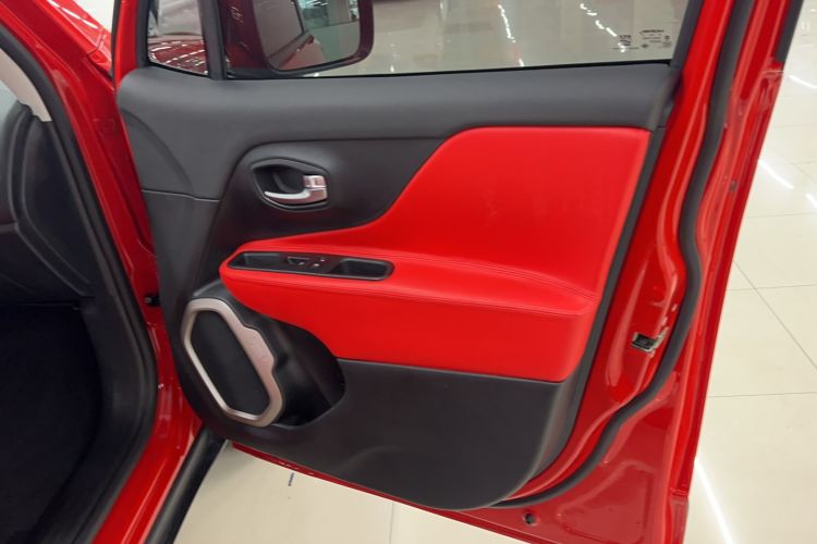 Used Jeep Renegade 2018 Connected Large Screen Version 180T Automatic High-Energy Edition Interior 7
