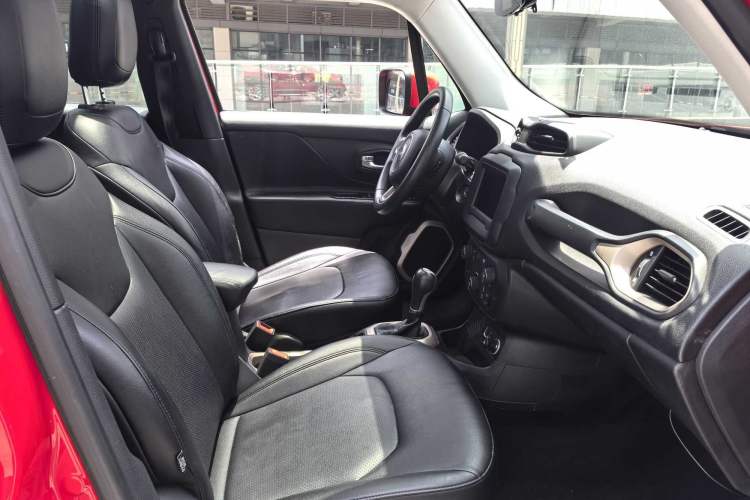 Used Jeep Renegade 2018 Connected Large Screen Version 180TS Automatic High-Energy Edition Interior 8