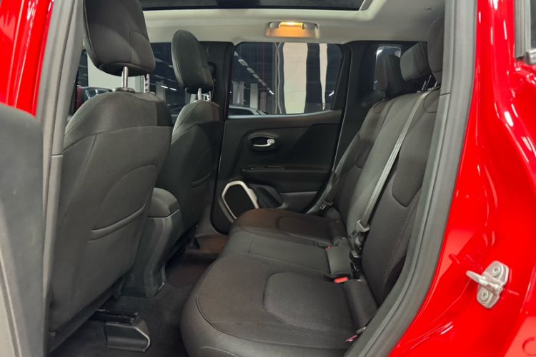 Used Jeep Renegade 2018 Connected Large Screen Version 180T Automatic High-Energy Edition Interior 8