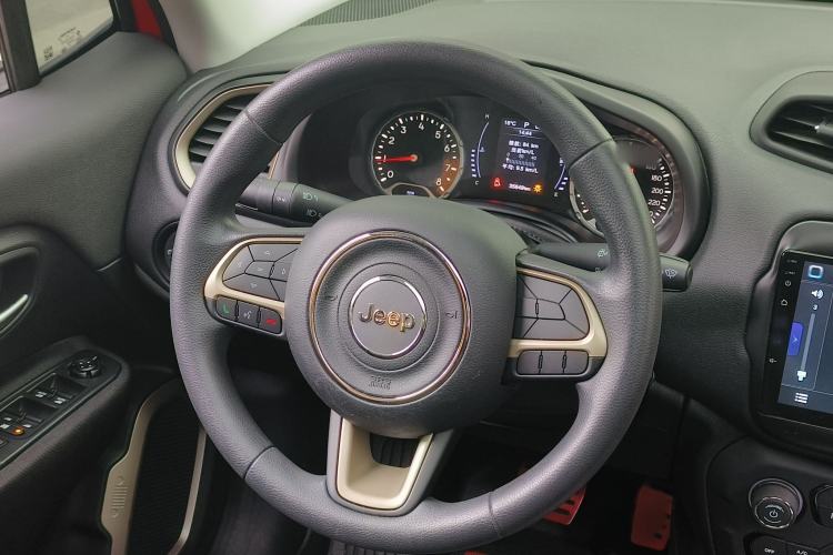 Used Jeep Renegade 2018 Connected Large Screen Version 180T Automatic High-Energy Edition Interior 9