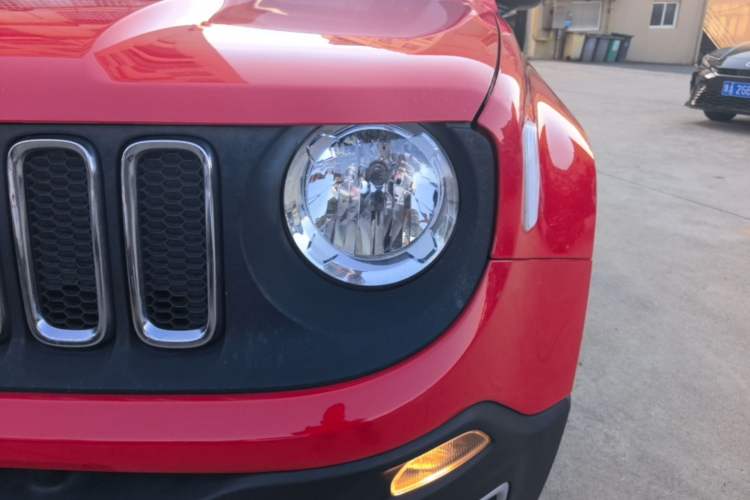 Used Jeep Renegade 2018 Connected Large Screen Version 180T Automatic Jingneng Version Left Front Headlight