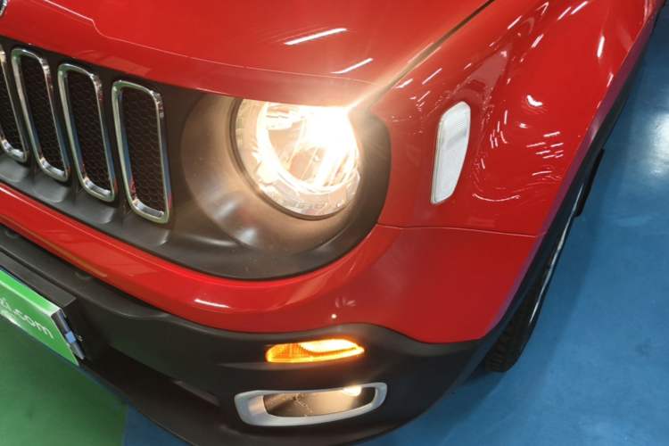 Used Jeep Renegade 2018 Connected Large Screen Version 180T Automatic High-Energy Edition Left Front Headlight
