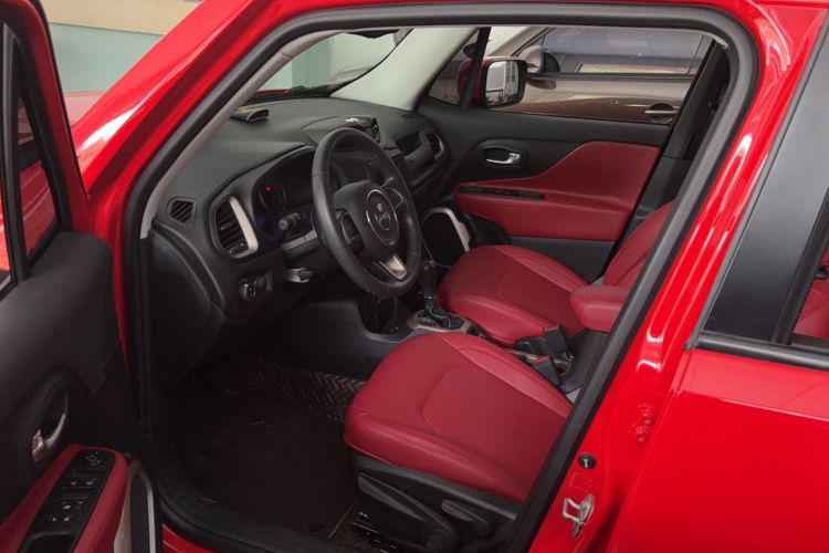 Used Jeep Renegade 2018 Connected Large Screen Version 180T Automatic High-Energy Edition Left Front Seat