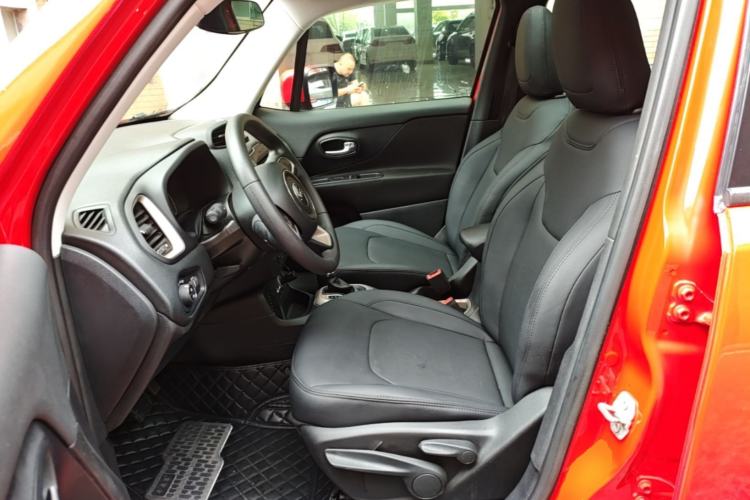Used Jeep Renegade 2018 Connected Large Screen Version 180T Automatic High-Energy Edition Left Front Seat