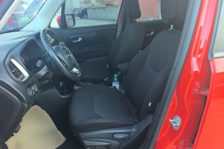 Used Jeep Renegade 2018 Connected Large Screen Version 180T Automatic Jingneng Version Left Front Seat