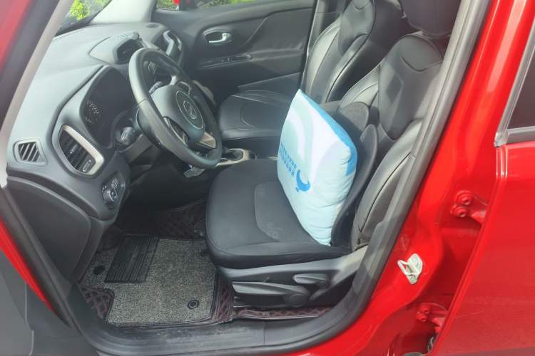Used Jeep Renegade 2018 Connected Large Screen Version 180T Automatic High-Energy Edition Left Front Seat