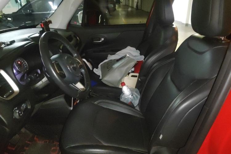 Used Jeep Renegade 2018 Connected Large Screen Version 180T Automatic Smart Version Left Front Seat