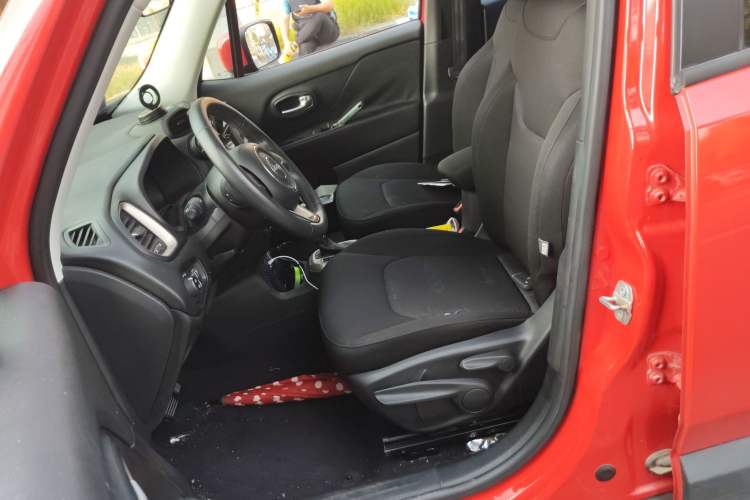 Used Jeep Renegade 2018 Connected Large Screen Version 180T Automatic Jingneng Version Left Front Seat