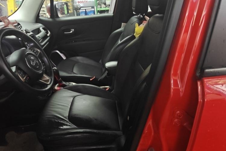 Used Jeep Renegade 2018 Connected Large Screen Version 180T Automatic Smart Version Left Front Seat
