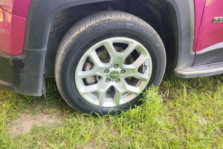 Used Jeep Renegade 2018 Connected Large Screen Version 180T Automatic High-Energy Edition Left Front Wheel Hub