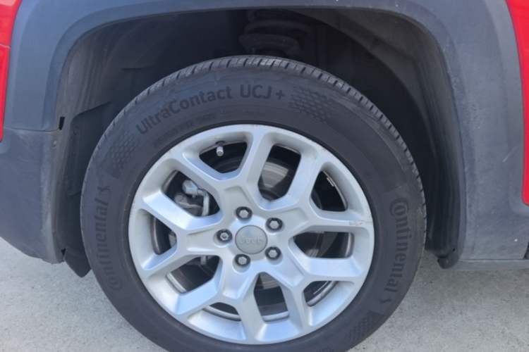 Used Jeep Renegade 2018 Connected Large Screen Version 180T Automatic Jingneng Version Left Front Wheel Hub