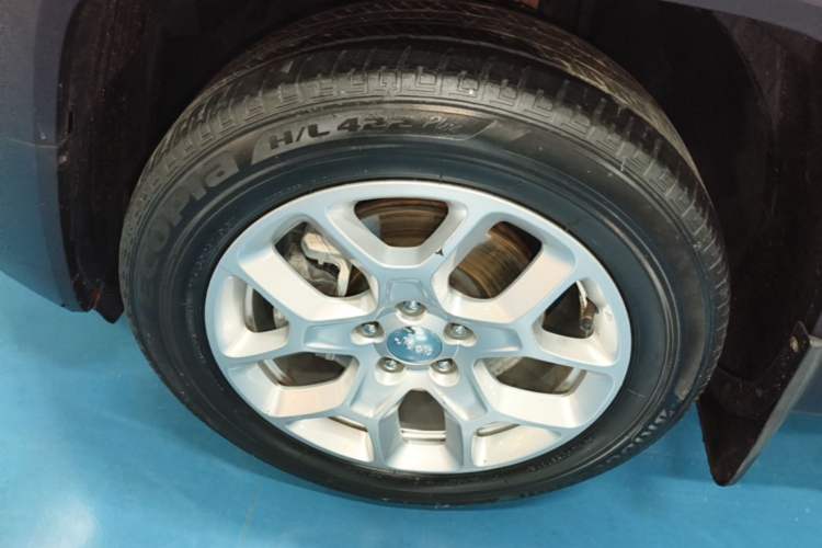 Used Jeep Renegade 2018 Connected Large Screen Version 180T Automatic High-Energy Edition Left Front Wheel Hub
