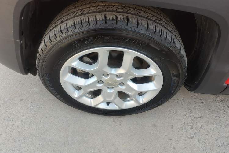 Used Jeep Renegade 2018 Connected Large Screen Version 180T Automatic High-Energy Edition Left Front Wheel Hub