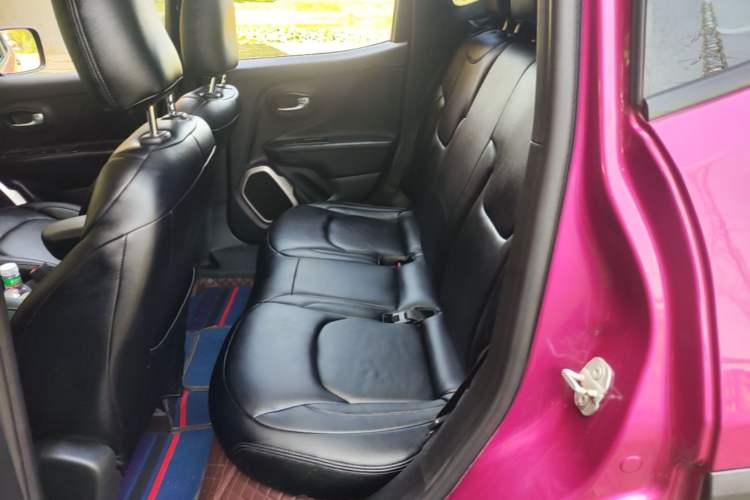 Used Jeep Renegade 2018 Connected Large Screen Version 180T Automatic High-Energy Edition Left Rear Seat