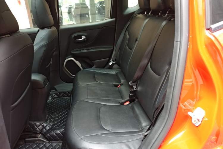 Used Jeep Renegade 2018 Connected Large Screen Version 180T Automatic High-Energy Edition Left Rear Seat