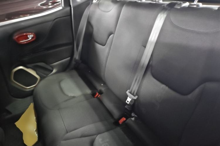Used Jeep Renegade 2018 Connected Large Screen Version 180T Automatic Jingneng Version Left Rear Seat