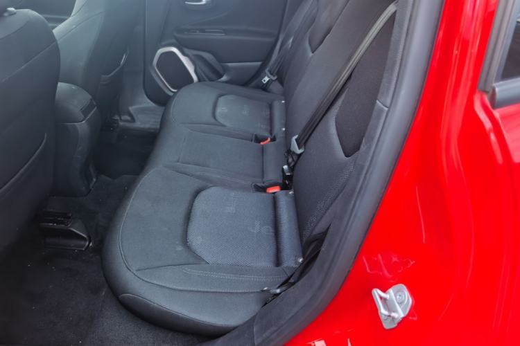 Used Jeep Renegade 2018 Connected Large Screen Version 180T Automatic High-Energy Edition Left Rear Seat