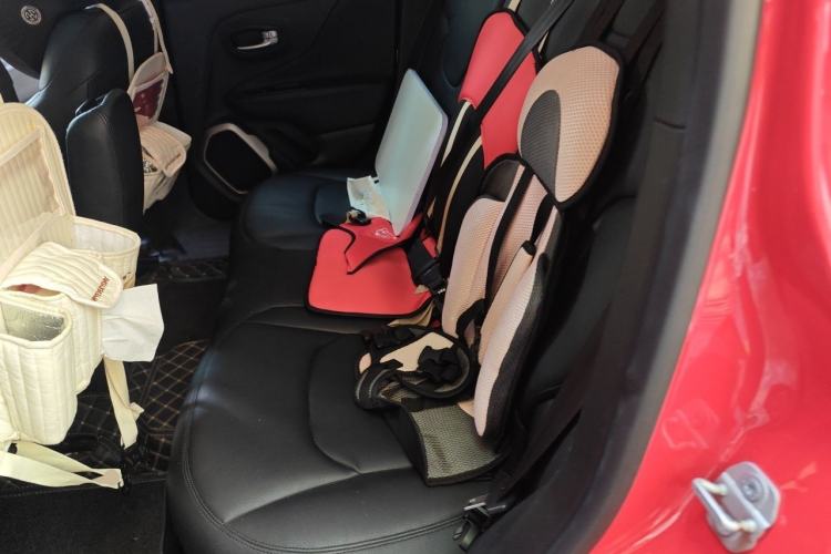 Used Jeep Renegade 2018 Connected Large Screen Version 180T Automatic High-Energy Edition Left Rear Seat
