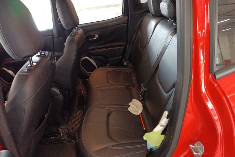 Used Jeep Renegade 2018 Connected Large Screen Version 180T Automatic High-Energy Edition Left Rear Seat