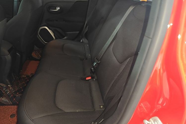 Used Jeep Renegade 2018 Connected Large Screen Version 180T Automatic High-Energy Edition Left Rear Seat