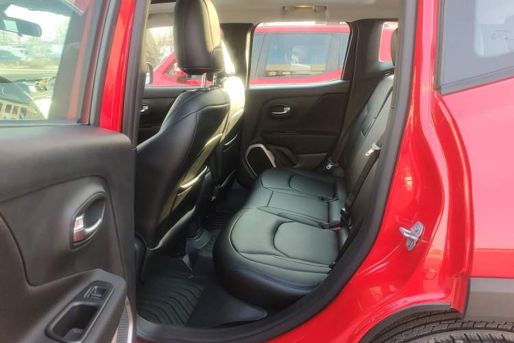 Used Jeep Renegade 2018 Connected Large Screen Version 180T Automatic High-Energy Edition Left Rear Seat