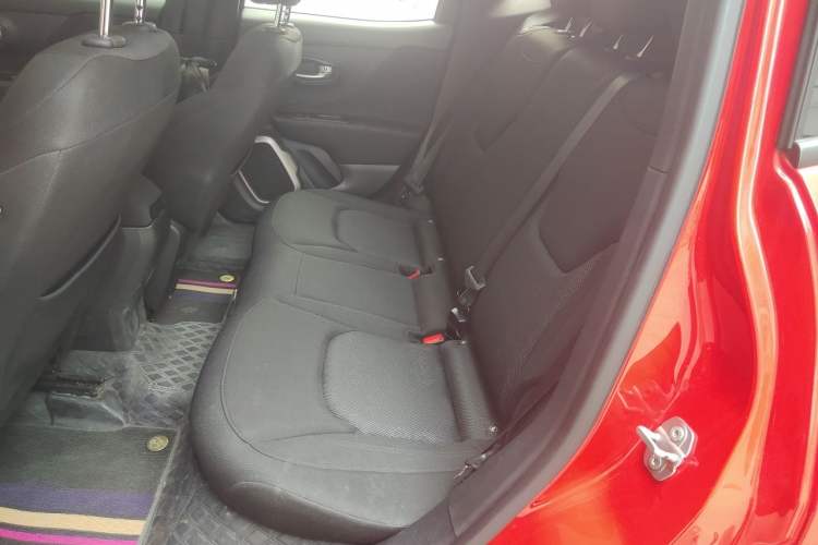 Used Jeep Renegade 2018 Connected Large Screen Version 180T Automatic Jingneng Version Left Rear Seat