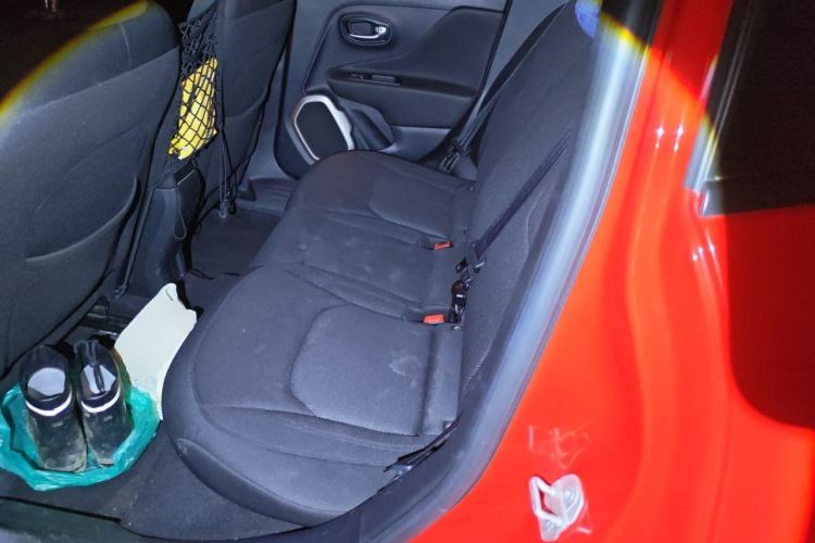 Used Jeep Renegade 2018 Connected Large Screen Version 180TS Automatic High-Energy Edition Left Rear Seat