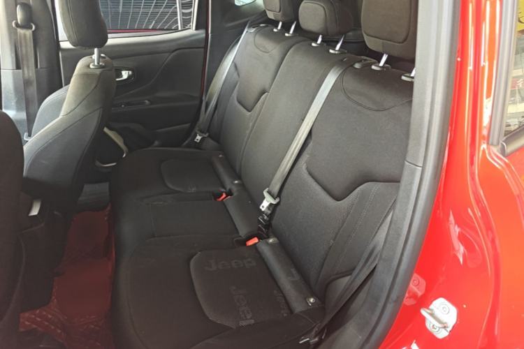 Used Jeep Renegade 2018 Connected Large Screen Version 180T Automatic High-Energy Edition Left Rear Seat