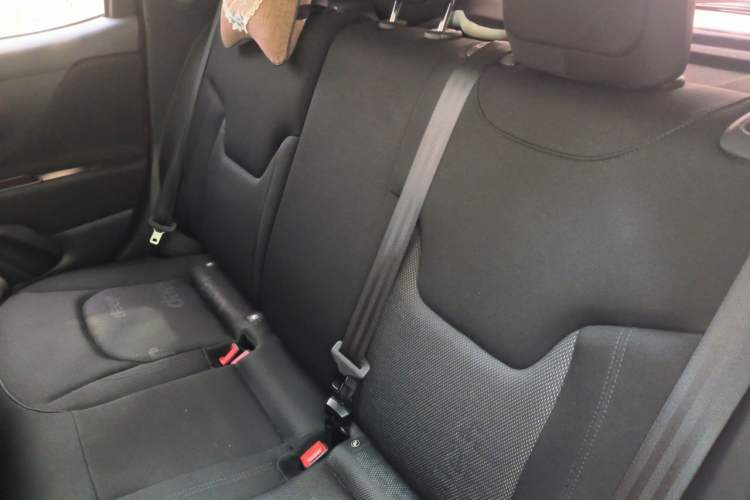 Used Jeep Renegade 2018 Connected Large Screen Version 180T Automatic High-Energy Edition Left Rear Seat
