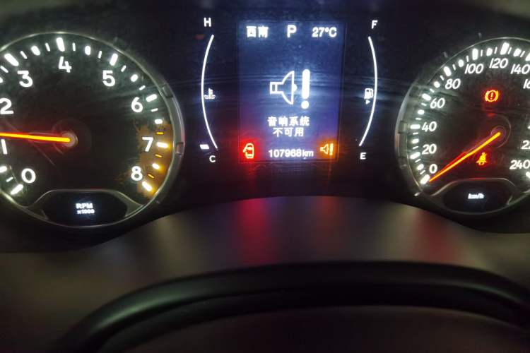 Used Jeep Renegade 2018 Connected Large Screen Version 180TS Automatic High-Energy Edition Odometer Close Up