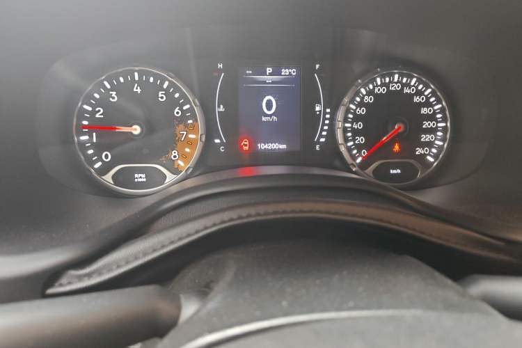 Used Jeep Renegade 2018 Connected Large Screen Version 180T Automatic High-Energy Edition Odometer Close Up