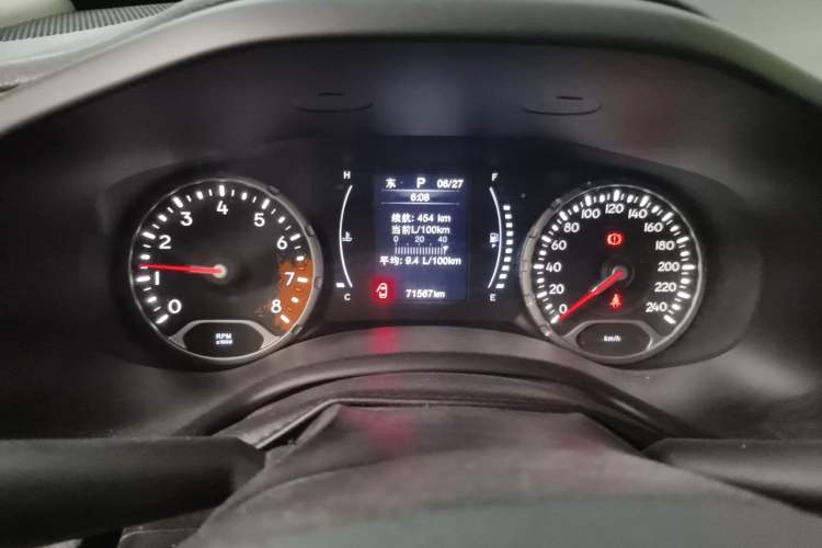 Used Jeep Renegade 2018 Connected Large Screen Version 180T Automatic High-Energy Edition Odometer Close Up