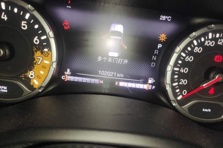 Used Jeep Renegade 2018 Connected Large Screen Version 180T Automatic Smart Version Odometer Close Up