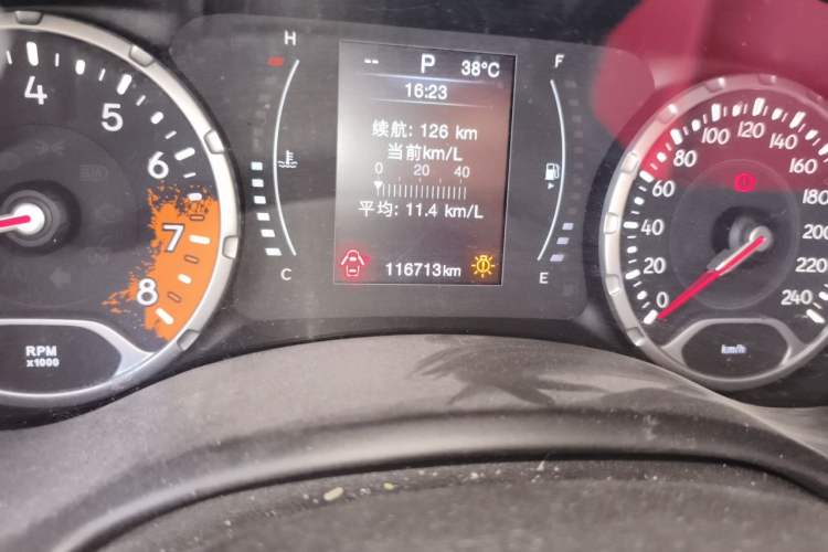 Used Jeep Renegade 2018 Connected Large Screen Version 180T Automatic High-Energy Edition Odometer Close Up