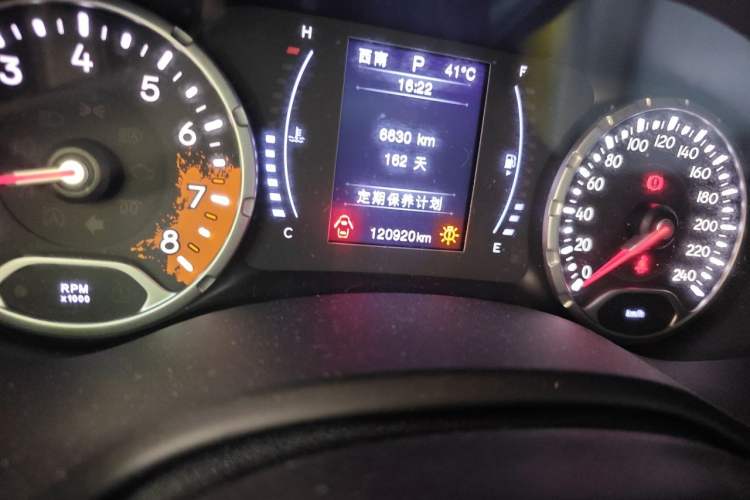 Used Jeep Renegade 2018 Connected Large Screen Version 180T Automatic High-Energy Edition Odometer Close Up