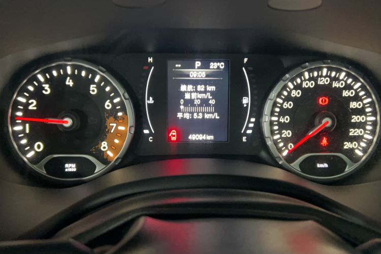 Used Jeep Renegade 2018 Connected Large Screen Version 180T Automatic High-Energy Edition Odometer Close Up