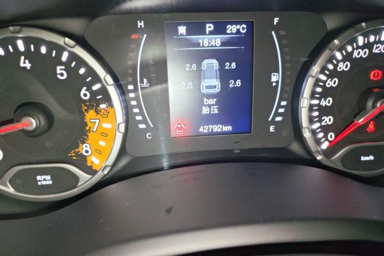 Used Jeep Renegade 2018 Connected Large Screen Version 180TS Automatic High-Energy Edition Odometer Close Up