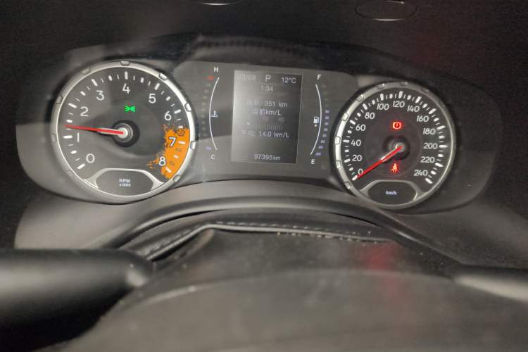 Used Jeep Renegade 2018 Connected Large Screen Version 180T Automatic High-Energy Edition Odometer Close Up