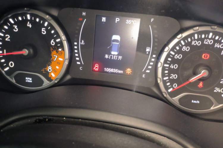 Used Jeep Renegade 2018 Connected Large Screen Version 180T Automatic High-Energy Edition Odometer Close Up