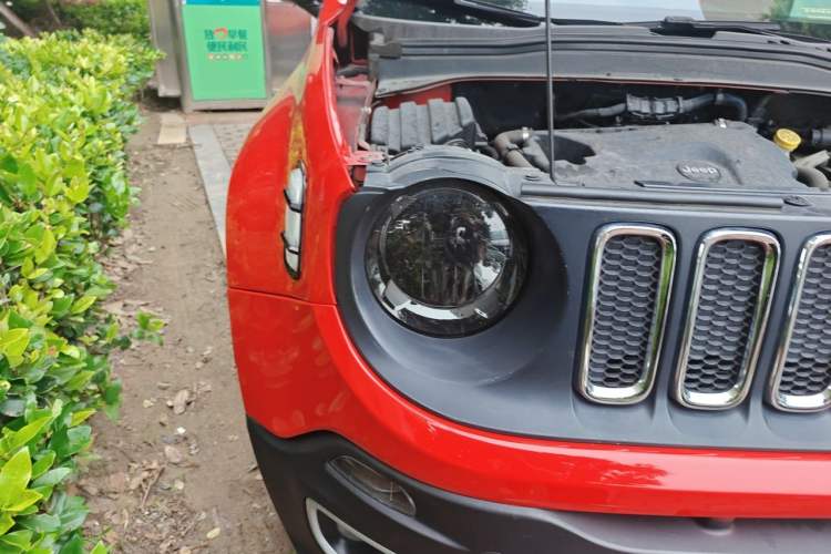 Used Jeep Renegade 2018 Connected Large Screen Version 180T Automatic High-Energy Edition Right Front Headlight