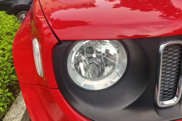 Used Jeep Renegade 2018 Connected Large Screen Version 180T Automatic High-Energy Edition Right Front Headlight