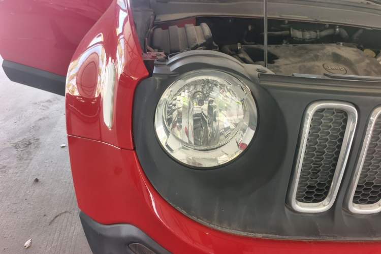 Used Jeep Renegade 2018 Connected Large Screen Version 180T Automatic High-Energy Edition Right Front Headlight