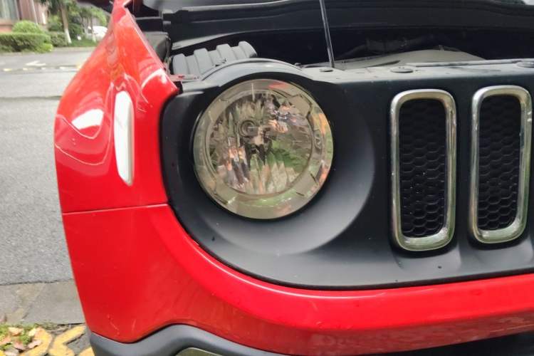 Used Jeep Renegade 2018 Connected Large Screen Version 180T Automatic Jingneng Version Right Front Headlight