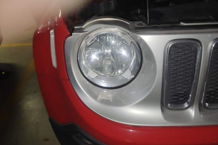 Used Jeep Renegade 2018 Connected Large Screen Version 180T Automatic Smart Version Right Front Headlight