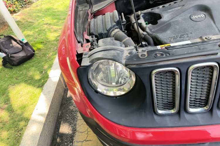 Used Jeep Renegade 2018 Connected Large Screen Version 180T Automatic High-Energy Edition Right Front Headlight