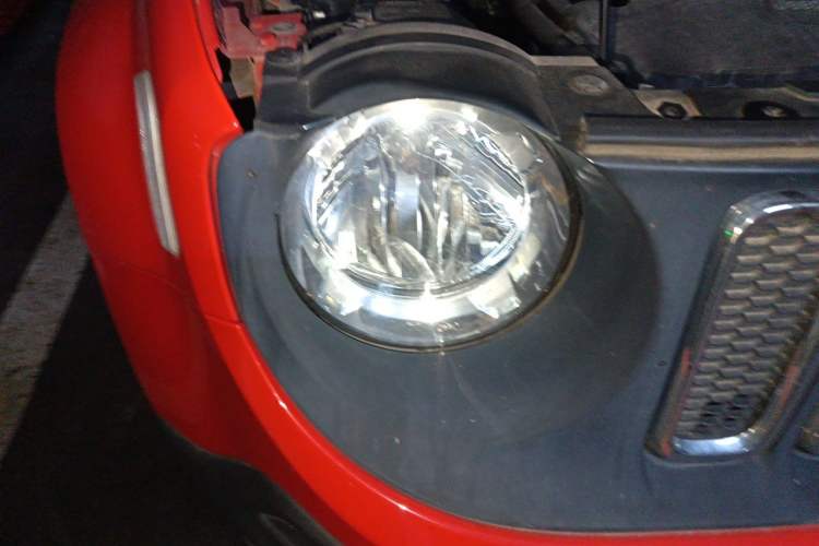 Used Jeep Renegade 2018 Connected Large Screen Version 180T Automatic Jingneng Version Right Front Headlight