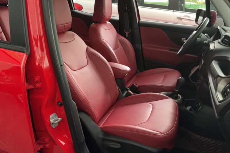 Used Jeep Renegade 2018 Connected Large Screen Version 180T Automatic High-Energy Edition Right Front Seat