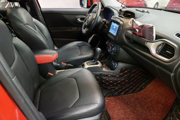 Used Jeep Renegade 2018 Connected Large Screen Version 180T Automatic Jingneng Version Right Front Seat