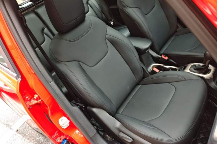 Used Jeep Renegade 2018 Connected Large Screen Version 180T Automatic High-Energy Edition Right Front Seat